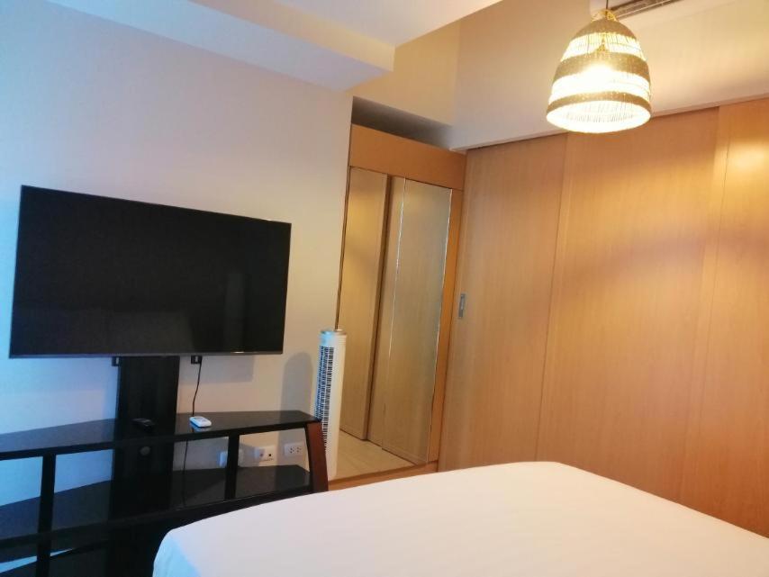 Apartment Uptown Parksuites Tower 1 Bgc By Ph Staycation *